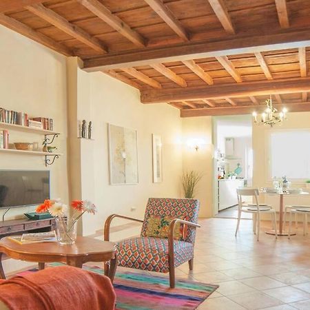 Cozy Macci Flat 4 People Near Santa Croce Square Apartman Firenze Kültér fotó