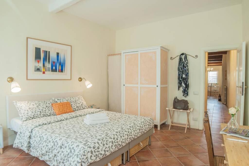 Cozy Macci Flat 4 People Near Santa Croce Square Apartman Firenze Kültér fotó