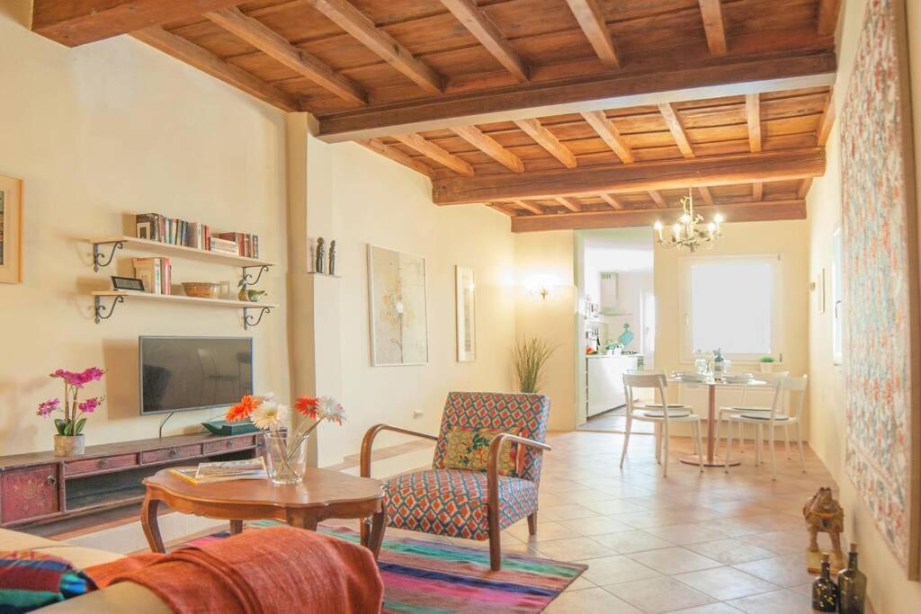 Cozy Macci Flat 4 People Near Santa Croce Square Apartman Firenze Kültér fotó