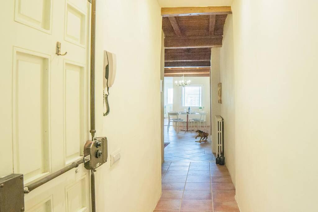 Cozy Macci Flat 4 People Near Santa Croce Square Apartman Firenze Kültér fotó