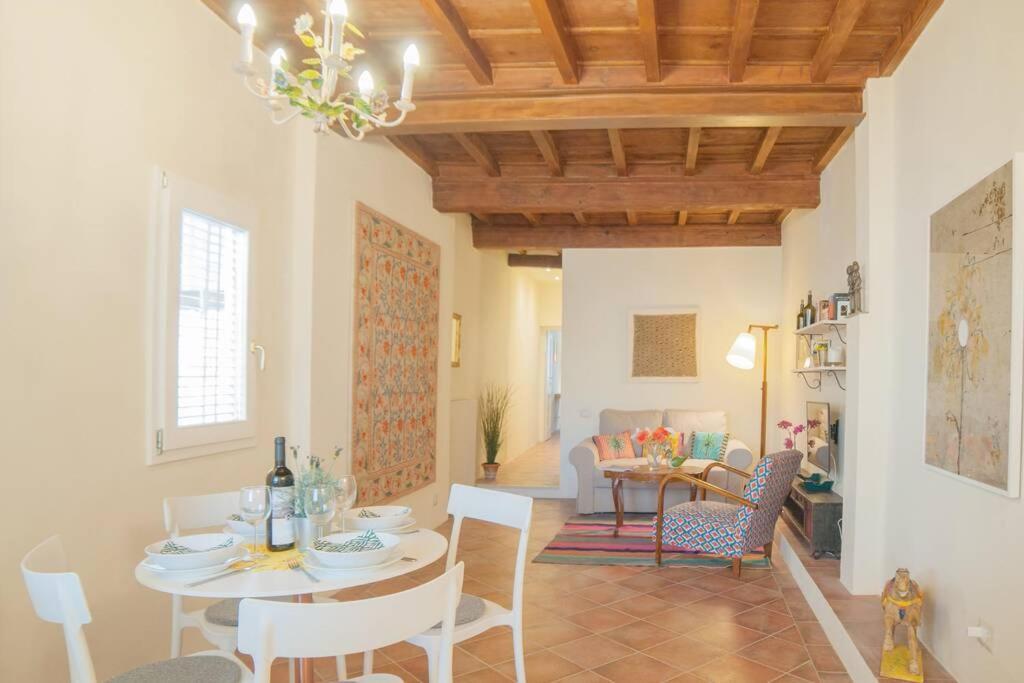 Cozy Macci Flat 4 People Near Santa Croce Square Apartman Firenze Kültér fotó